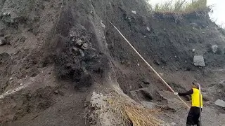 Sandbank Landslides Continue To Be Carried Out So That The Mining Area Becomes Wider 
