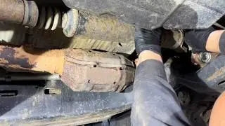 Инструкции по снятию и установке карданного вала переднего привода Toyota Tundra 4x4 2007–2021 гг.