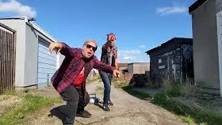 Skimmity Hitchers v Monkey Bizzle DISS TRACK