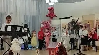 Iată vin colindători - Eric la pian, serbare de Crăciun 2023, clasa 1 B, Școala Nicolae Iorga