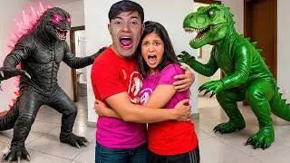 AS FANTASIAS GIGANTES GANHARAM VIDA E QUEREM NOS PEGAR! GODZILLA EVOLVED E DINOSSAURO REX