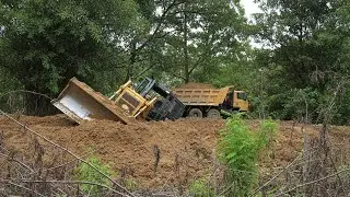 Bulldozer vs Mud! Heavy Bulldozer Machines Pushing Mud to Build a Land Village in the Jungle