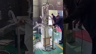 vacuum conveyor for conveying powders