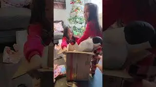 Opening christmas gift ni ellie (2025)