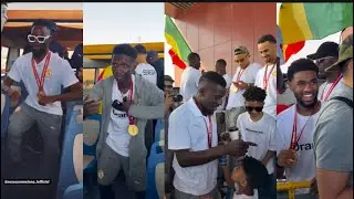 Aaaa 😍🇸🇳 regardez les lions 🦁 sont prêt pour la parade nationale 