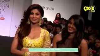 Hot Shilpa Shetty Walks the Ramp | Lakme Fashion Week 2015