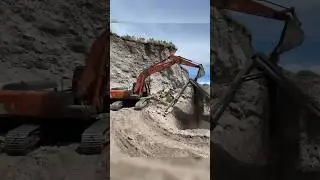 Hitachi EX200 working with filtering sand panel.