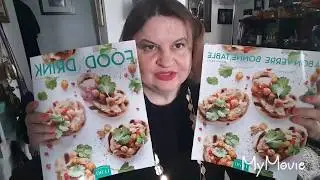 Рассматриваю журнал 