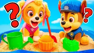 I cuccioli giocattolo al parco: giochi nella sabbiera con i giocattoli preferiti!