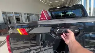 Краткий обзор любимых функций Дилана в Toyota Tundra 4x4 Crewmax SR TRD Rally Package 2026 года