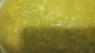 Cocinando Alverjitas Partidas con Saltado de Pollo (comida peruana)