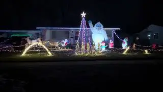 You Make It Feel Like Christmas-Gwen Stefani and Blake Shelton