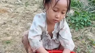 “She Forgot Herself 🥺🥺 So Her Brother Could Eat 💔 | A Sister’s Silent Sacrifice”