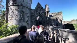 12/01/2025 - Na fila da corrida de moto Harry Potter (Island of Adventure) - parte 1