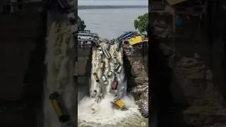 &ldquo;Unbelievable Disaster at the Ganges River! Buses & Cars Plunge Into a Waterfall 🌊🚍 #busbrakeFailure