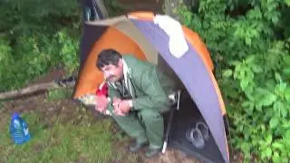 Karosiukų žvejyba lietuje