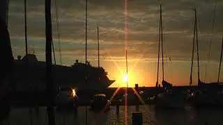 AIDA Kreuzfahrtschiff verlässt Warnemünde