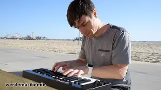 So kannst du überall Klavier spielen (sogar am Strand)