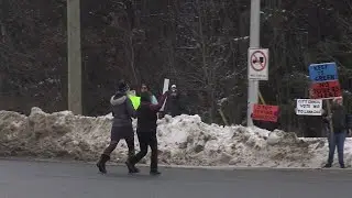 Протест жителей против застройки жилого комплекса на улице Токио.