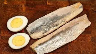 Я влюбилась в этот салат! Вкусный салат с селедкой и яйцами. Каждый кто пробует, просят рецепт!