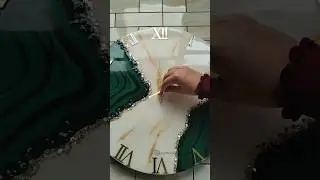 Beautiful resin clock tutorial 🤍🌿 #resinclock #resintutorial #resincrafts #giftideas #resinartist