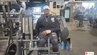 Leg day with client Lance 💪🏾 . #vegafit4life #DEDICATION #toomuchdamnmuscle #musclesman #bodybuiild