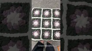 🌻 I used my sunflower granny square for this baby blanket. Tutorial and yarn at StayCozyCo.com 🩷
