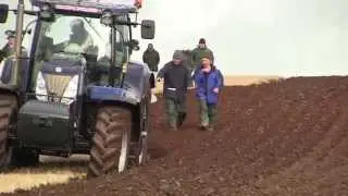New Holland T7.270 tractor with Kuhn Vari-Leader 7 furrow plough.