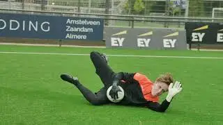 Improve your low diving drill | Stanno Goalkeepers | Daan Reiziger | Volare Ultra