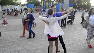 Вальс. Танцевальная площадка. Лисичанск