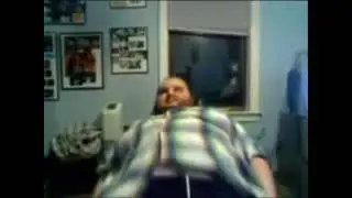 Толстый мужик упал со стула / A fat man fell off his chair