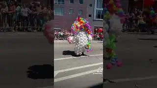 pride chicago #humor #pridechicago #boystownchicago #globos #marchalgtbq