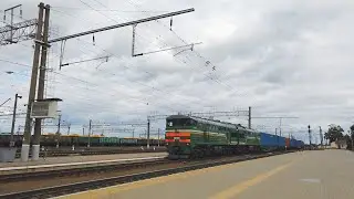 Тепловоз 2ТЭ10УК-0171 с контейнерным составом на станции Орша-Центральная