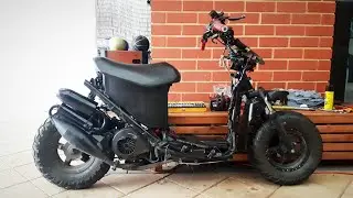 Testing out a new manual choke carb on the Two Stroke DIRT MONSTER scooter