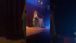 Ella Vos Live &ldquo;Glitter and Tears&rdquo;