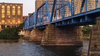 Iniciativa Chicago is live! El Puente Azul 💙 Blue Bridge, Grand Rapids 🇺🇸 🌁 River Walk