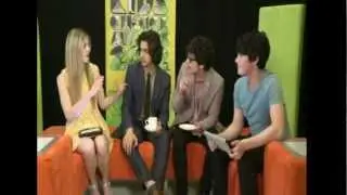 Ana and Brad Catch Up With Matt Bennett and Avan Jogia
