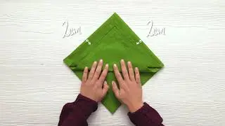 How to fold a Christmas tree napkin