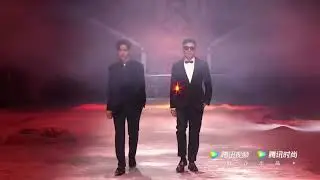 [221215] Wang Yibo walking GQ MOTY 2022 Red carpet with director ChengEr