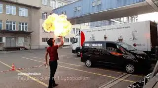 Feuerspucken mit Lycopodium/B&auml;rlappsporen