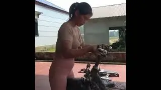 Silent Effort of a Mechanical Girl &ndash; Restoring Old Motorcycles to Life 🔧🏍️