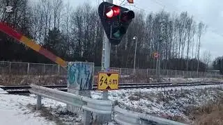 Sr1 3020 T3639 ohittaa nummelan kuoppanummen tasarilla (Sr1 3020 kello, 95 minuttia myöhässä) 