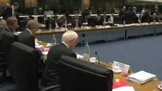 Euro finance chiefs 'sign' deal for bailout fund