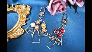Beebeecraft DIY mushroom keychains with copper wire and pearl beads.
