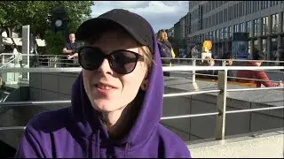 Freundlicher Straßenmusiker aus Leipzig / Interview / Kröpcke Hannover 1.8.2023 / Video 4