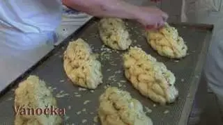 Takto v Pekárně Kabát děláme tradiční českou vánočku...