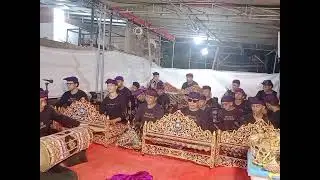 Dede Nugi dan crewnya