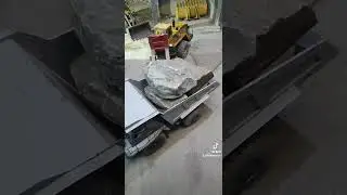 Komatsu WA600-6 ładuje na Komatsu HD 405 4x4 tony granitu!!!