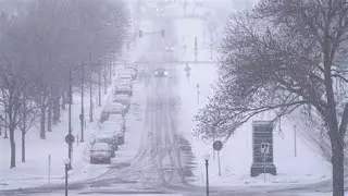 LA GRAN NEVADA EN NY, DEJA AL MENOS 13 MUERTOS Y UNA GRAN PARTE DEL PAIS A OSCURAS