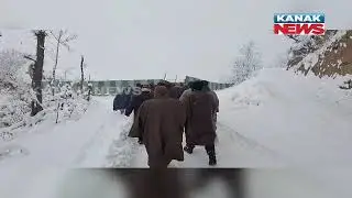 Heavy Snowfall Disrupts Life in Jammu & Kashmir, Roads Blocked